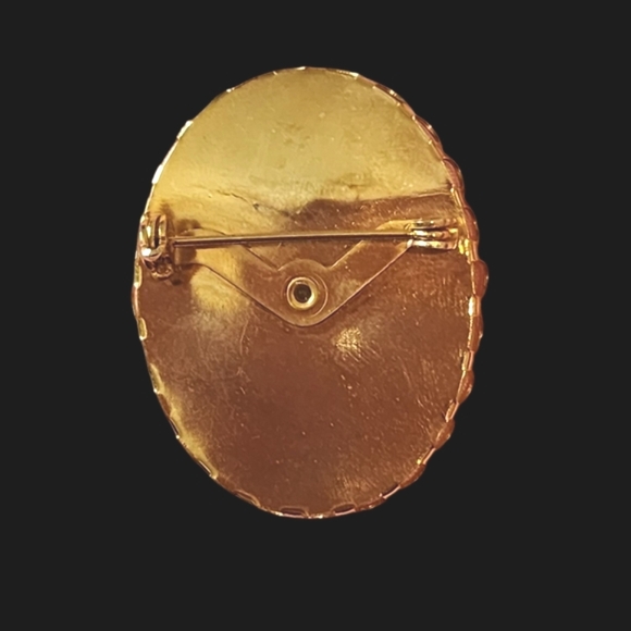 Mid Century Christmas Carol Angel Brooch Cameo Tancer II Milk Glass - Picture 4 of 5